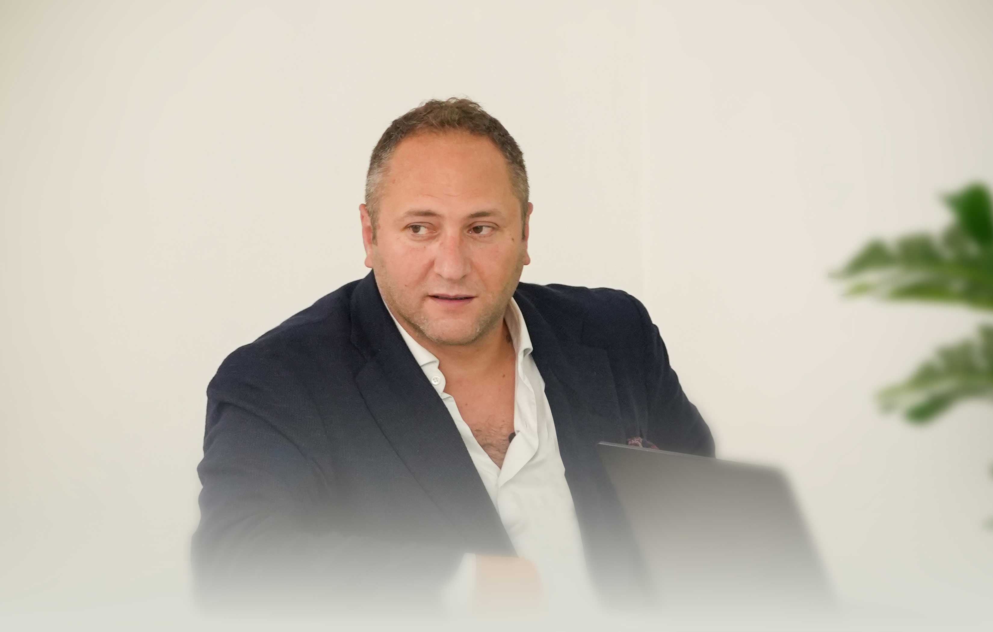 Professor Dr. Yılmaz Umut Aslan
